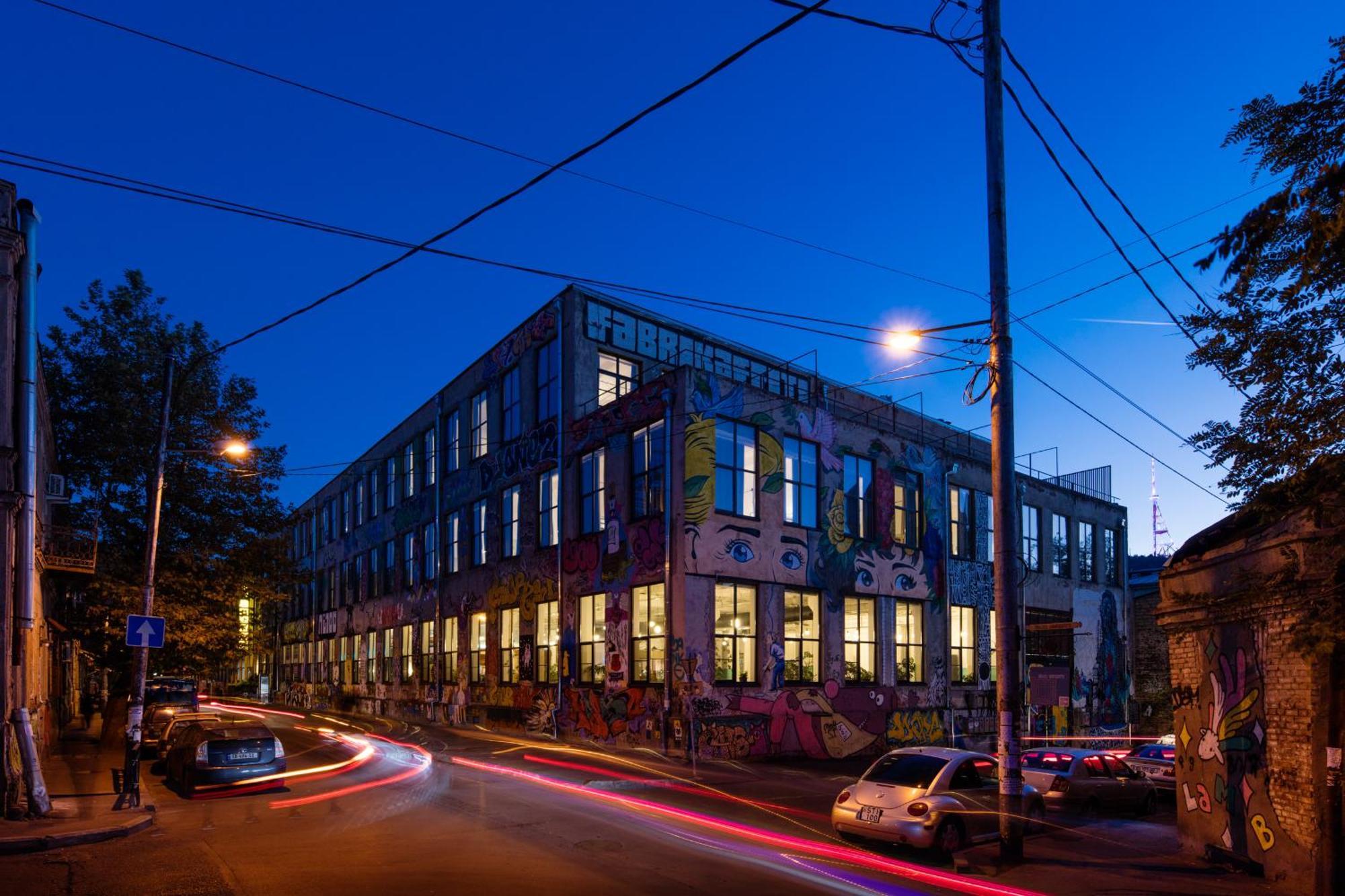 Fabrika Hostel & Suites Tiflis Dış mekan fotoğraf